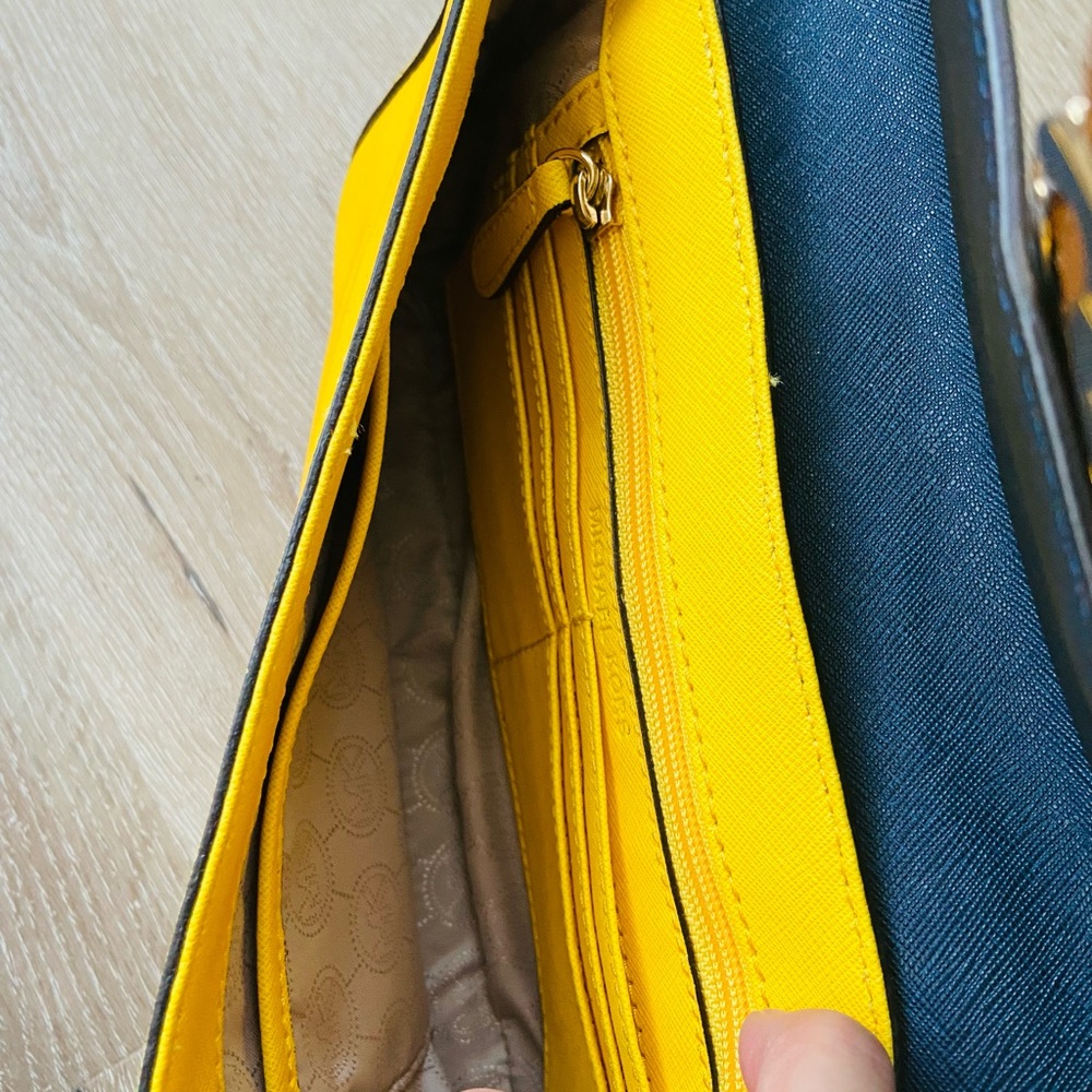 Authentic MK bag - Picture 3 of 3